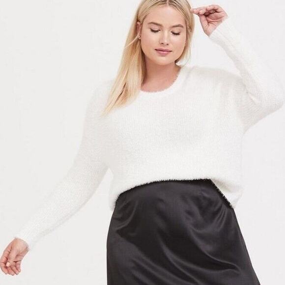 Torrid Sweater Womens 1XL White Fuzzy Eyelash Crop Pullover Drop Shoulder Soft - Picture 1 of 16